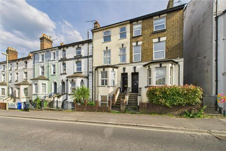 1 bedroom Flat in Queens Road, Aldershot - Photo 5