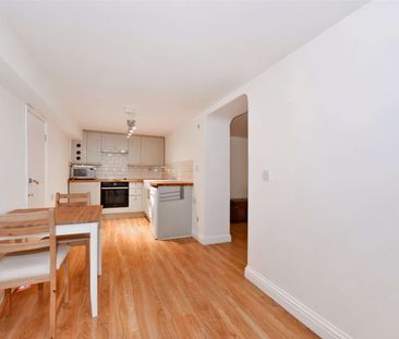 A generously proportioned one bedroom apartment - Photo 1