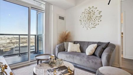 For Lease - 38 Honeycrisp Crescent Unit# 916, Vaughan, Ontario - Photo 3