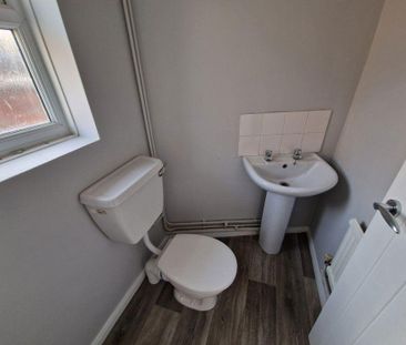 2 bedroom semi-detached house to rent - Photo 4