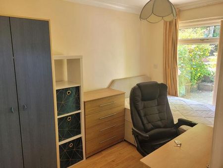 5 bedroom semi-detached house to rent - Photo 5