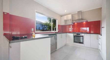 Modern 4-Bedroom Beauty in Wiri - Photo 3