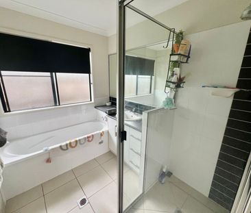 MODERN FAMILY HOME IN MIRAFLORES ESTATE - Photo 2