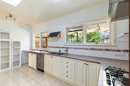 128 Brougham Street, Eltham - Photo 3