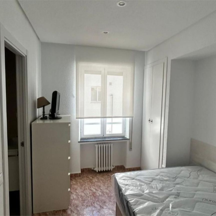 Piso de alquiler en Avenida del General Perón, 22, Cuatro Caminos - Azca - Photo 1