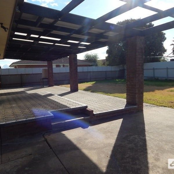 Charming 3-Bedroom Home for Rent – Comfortable Living in a Great Location - Photo 1