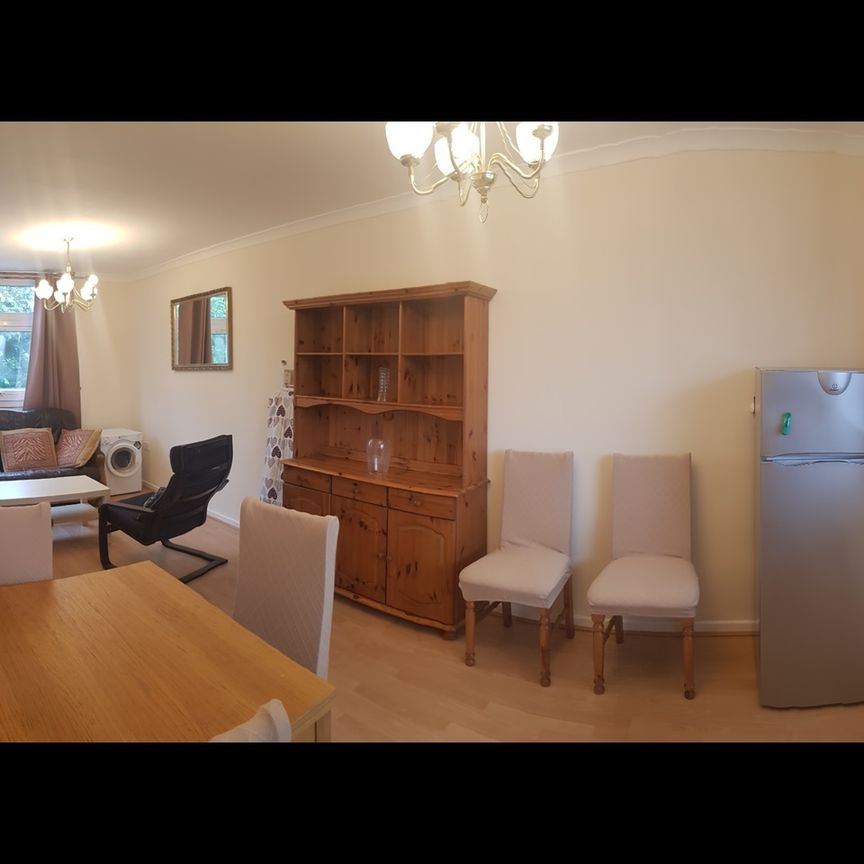 5 Bed Flat, Lorrimore Square, SE17 - Photo 1