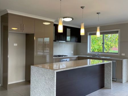 MODERN, PRIVATE AND WELL LOCATED! - Photo 3