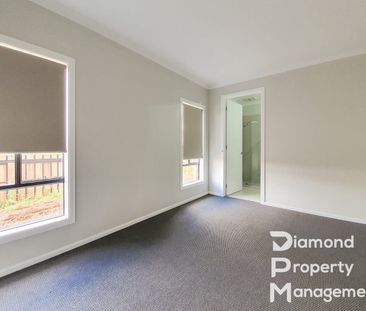 Generous Family Home with Expansive Corner in Truganina - Photo 6