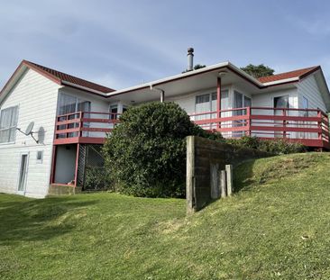 Charming 3-Bedroom Home - Photo 2