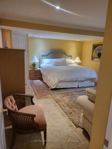 Detached Home For Lease | W9254096 - Photo 2