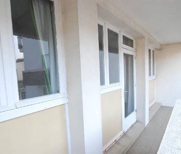 Location Appartement 4 pièces 69m² CHERBOURG-EN-COTENTIN 50100 - Photo 3