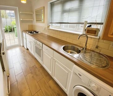 Corbets Tey Road, Upminster, RM14 - Photo 2