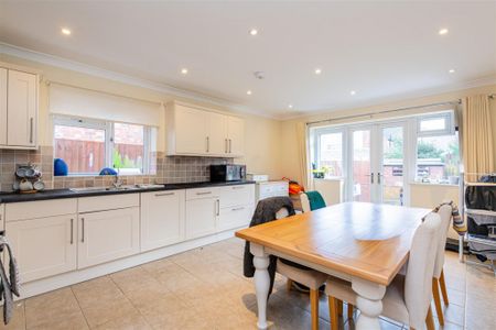 3 bed House To Let - Photo 3