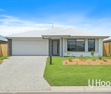 Modern Family Living in Yarrabilba - Photo 3