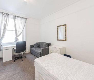 3 bedroom flat to rent - Photo 6