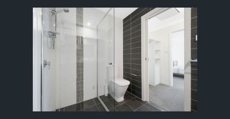 Modern & Private Flat in the Heart of Catherine Field - Photo 2