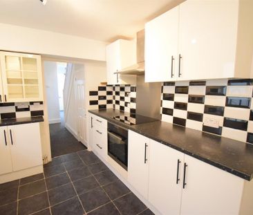 3 bedroom terraced house to rent - Photo 3