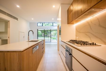 Home For Rent - Photo 4