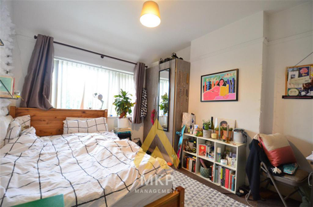 4 bedroom terraced house to rent - Photo 2