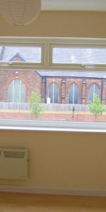 2 bedroom flat to rent - Photo 4