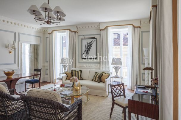 Style and refinement in Milan: luxury apartments in the Quadrilatero - Photo 1