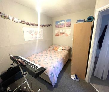 4 bedroom terraced house to rent - Photo 6