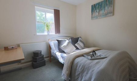 Modern 5-bedroom student property - Photo 4