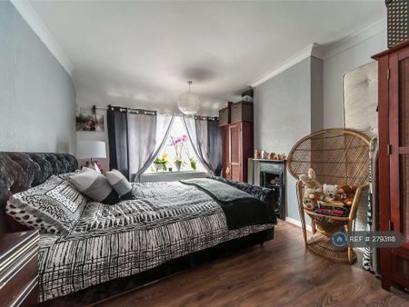 3 bedroom terraced house to rent - Photo 3