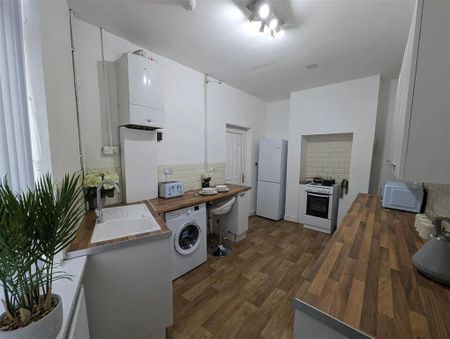 1 bedroom in a house share to rent - Photo 5