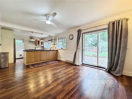 4 bedroom house to rent - Photo 2