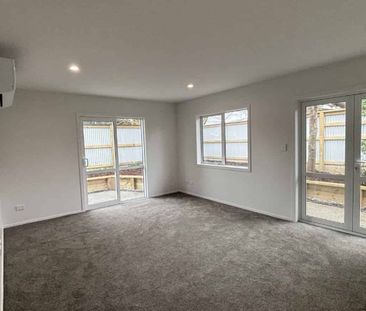 Brand new two-bedroom townhouse - Photo 2