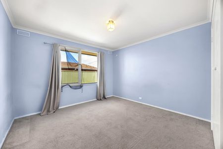 This well-presented 3-bedroom home is ideally located in the heart of Sebastopol, close to local schools, shops, public transport and everyday ameniti - Photo 4