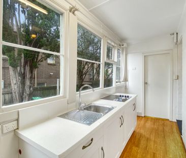 1 Bedroom Unit + Study! - Photo 4