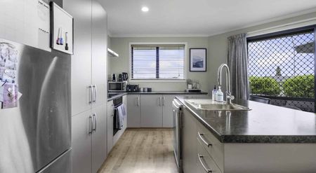 Sun-Filled 4-Bedroom Home with Modern Comforts - Photo 3