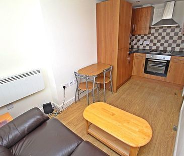 2 bedroom flat to rent - Photo 4