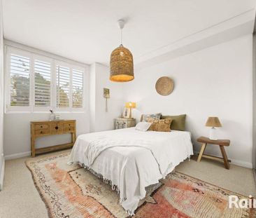 Spacious Two Bedroom Apartment In Prime Location! - Photo 3