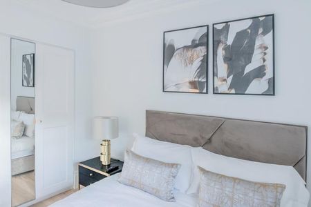 Queen's Gate - Photo 5