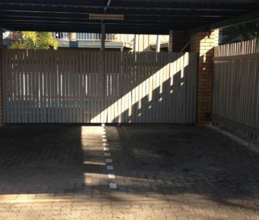 Tidy Unit, close to CBD and beach - POOL IN COMPLEX! - Photo 6
