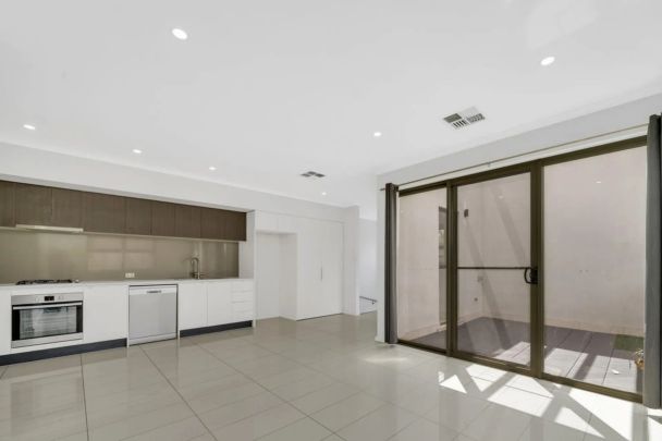 Perfectly Positioned in St Clair – Spacious, Modern & Convenient - Photo 1