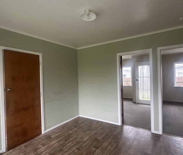 Small and Cute 2 Bedroom Home - Photo 2