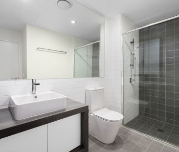 Close to it all - Photo 6