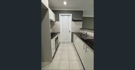 Charming 2-Bedroom Villa with Versatile Spaces - Photo 5