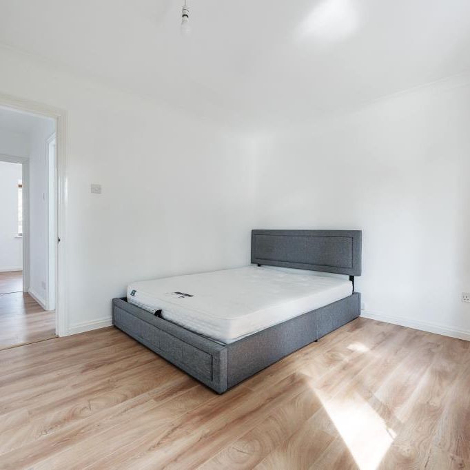2 bedroom end of terrace house to rent - Photo 1