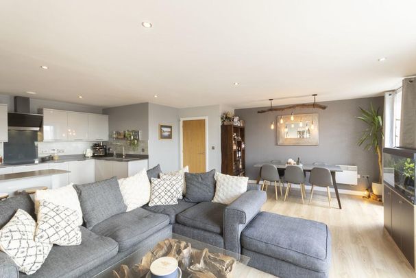 2 bedroom penthouse to rent - Photo 1