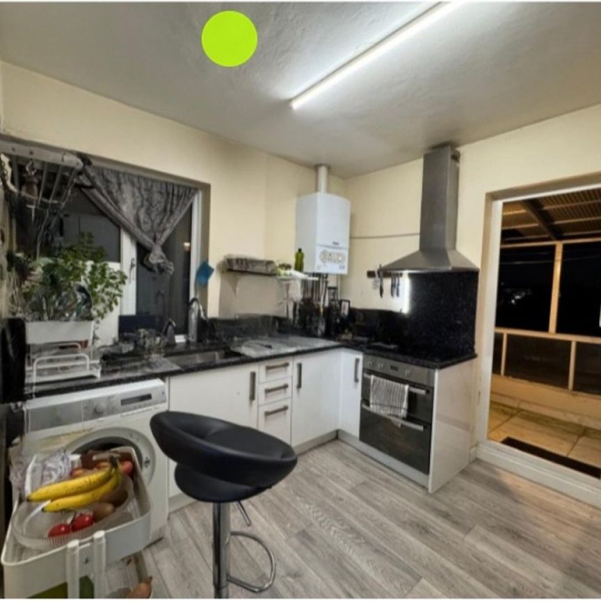 2 bed Maisonette for Rent - Photo 1