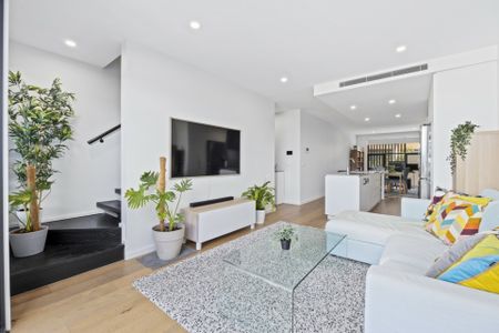 Spacious Three Bedroom in Braddon! - Photo 4