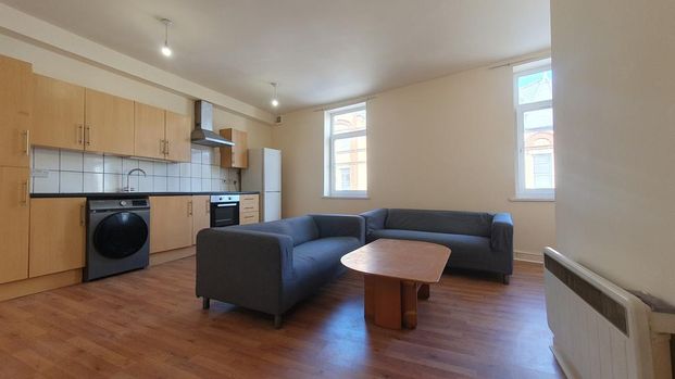 2 bedroom flat to rent - Photo 1