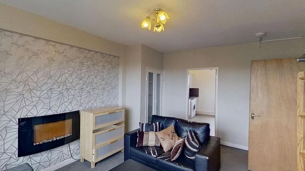 3 bedroom flat to rent - Photo 1