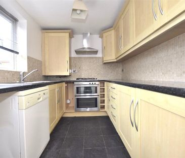 3 bedroom end of terrace house to rent - Photo 1